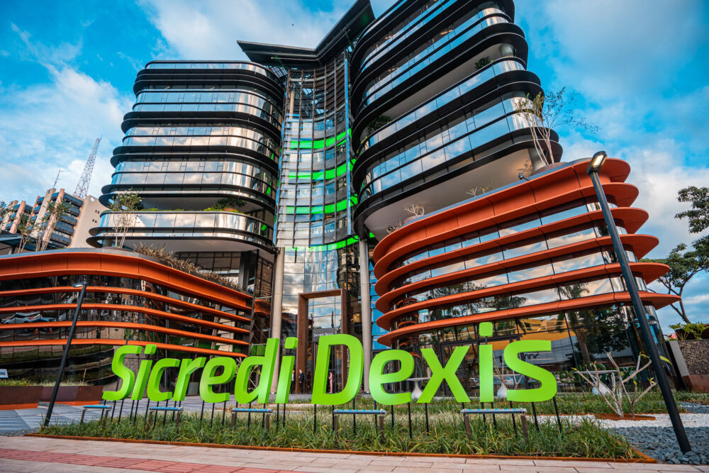 Fachada do edifício do Sicredi Dexis.