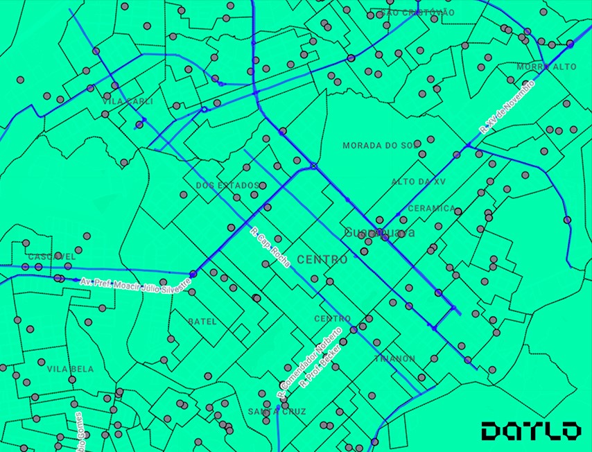 Imagem de mapa colorida referente a plataforma da Datlo, o logo da Datlo s encontra na parte inferior direta, nesta imagem é uma representação de mapas que possui linhas, pontos e polígonos.