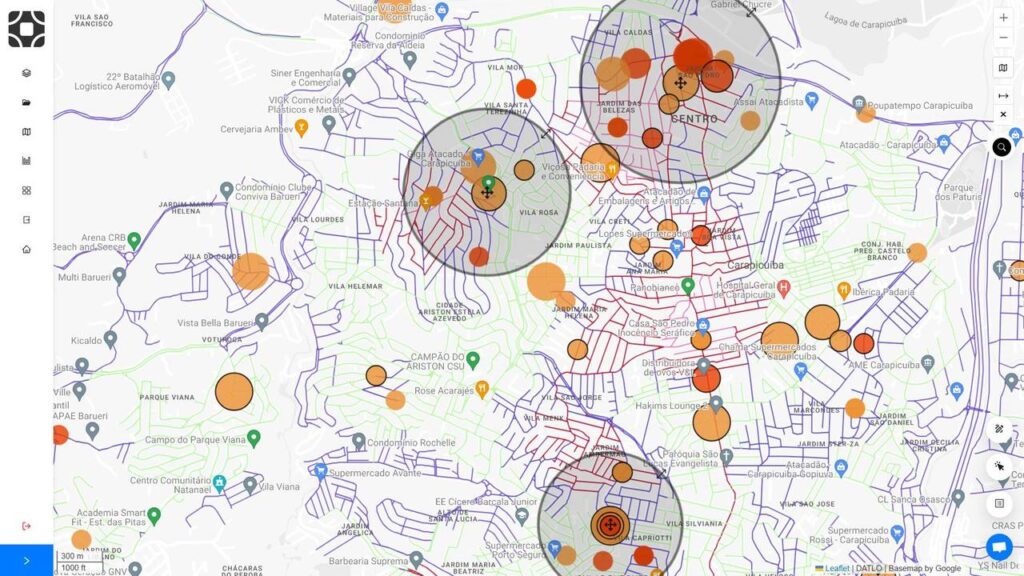 Análise da plataforma referente a inteligência geografica, mostrando fluxo de vias de pedestre de maior alcance, além de alcance de PTO sobre academias e lojas de departamentos.